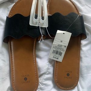 Shade & Shore black flip flops size 10